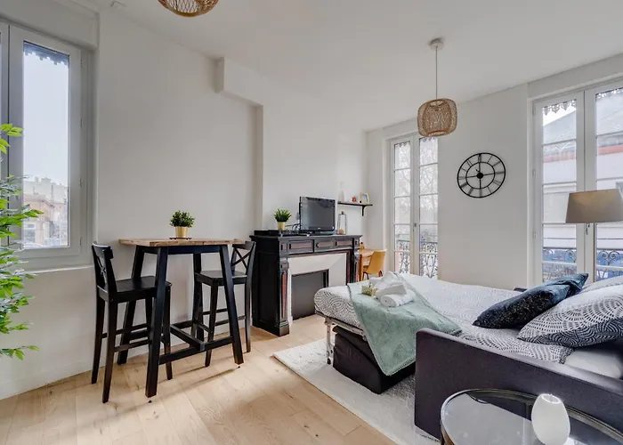 Apartment Chic Et Lumineux, Garage, Wifi, Clim *